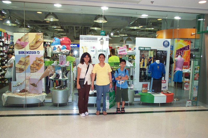 Via, Vi, and Cody in Telford Mall, Kowloon Bay