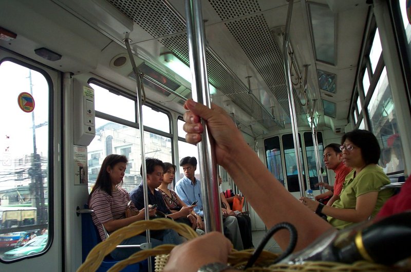 MRT. For all intents and purposes, this scene could be HK, London, or NY. Given convenient mass transport, crowds anywhere in the world behave similarly. I so love-love-loved the MRT while there!